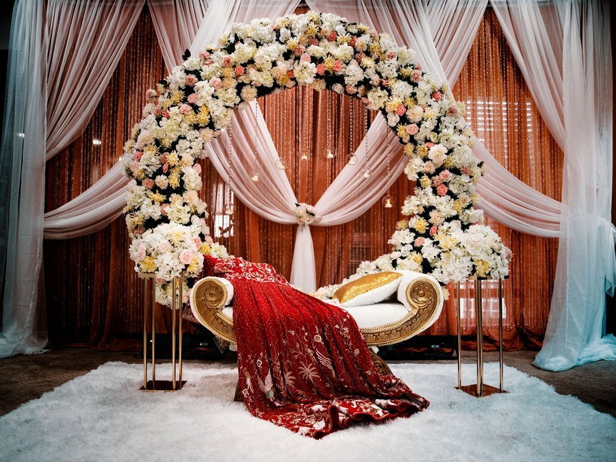 Decor and stage